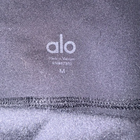 ALO Yoga Women's Black Bike Shorts 9 in - Picture 3 of 5